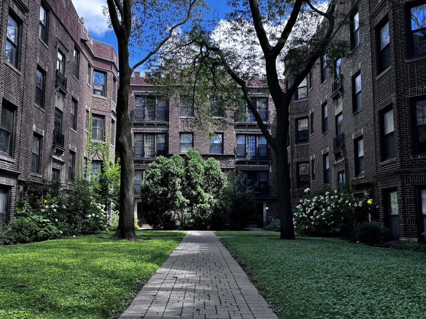 6249 North Sheridan Road, Unit 5 Chicago, IL 60660 - Photo 3 of 32 a view of a building with a yard