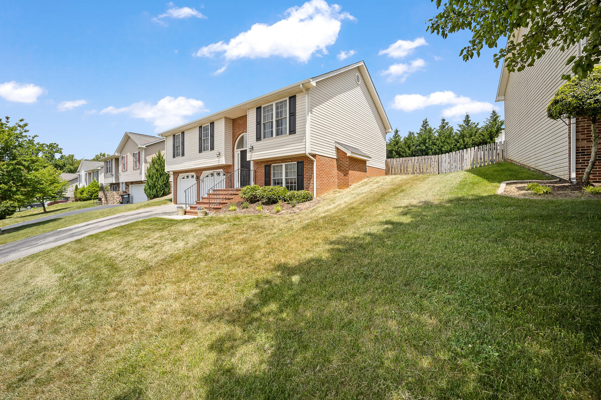1728 Meadows Road Vinton, VA 24179 - Photo 2 of 26 02_1728_Meadows_Rd02_mls