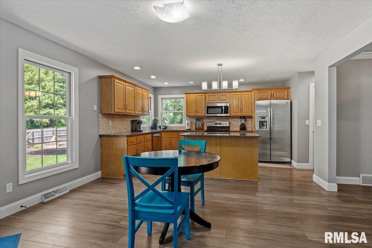202 Huntington Road Chatham, IL 62629 - Photo 14 of 49