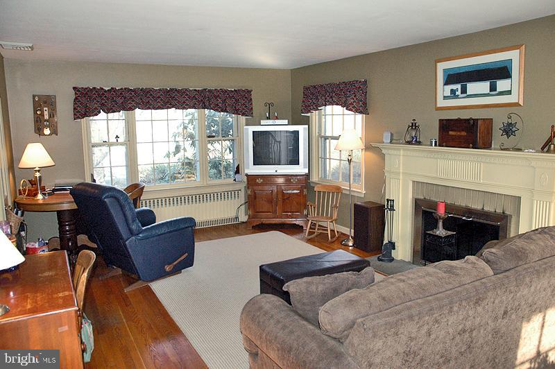2103 Clover Hill Road Lancaster, PA 17603 - Photo 7 of 13 Gallery Image 7