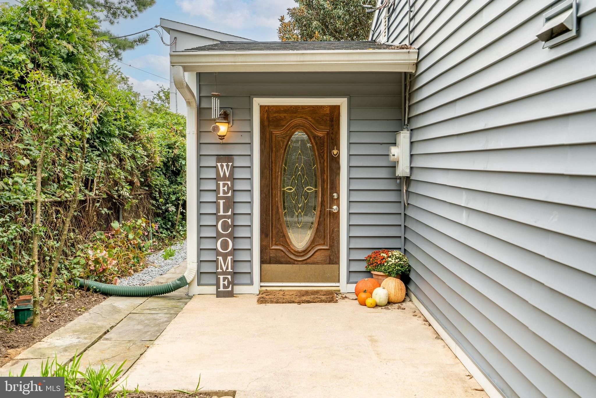 35 Ericsson Road Cabin John, MD 20818 - Photo 2 of 46