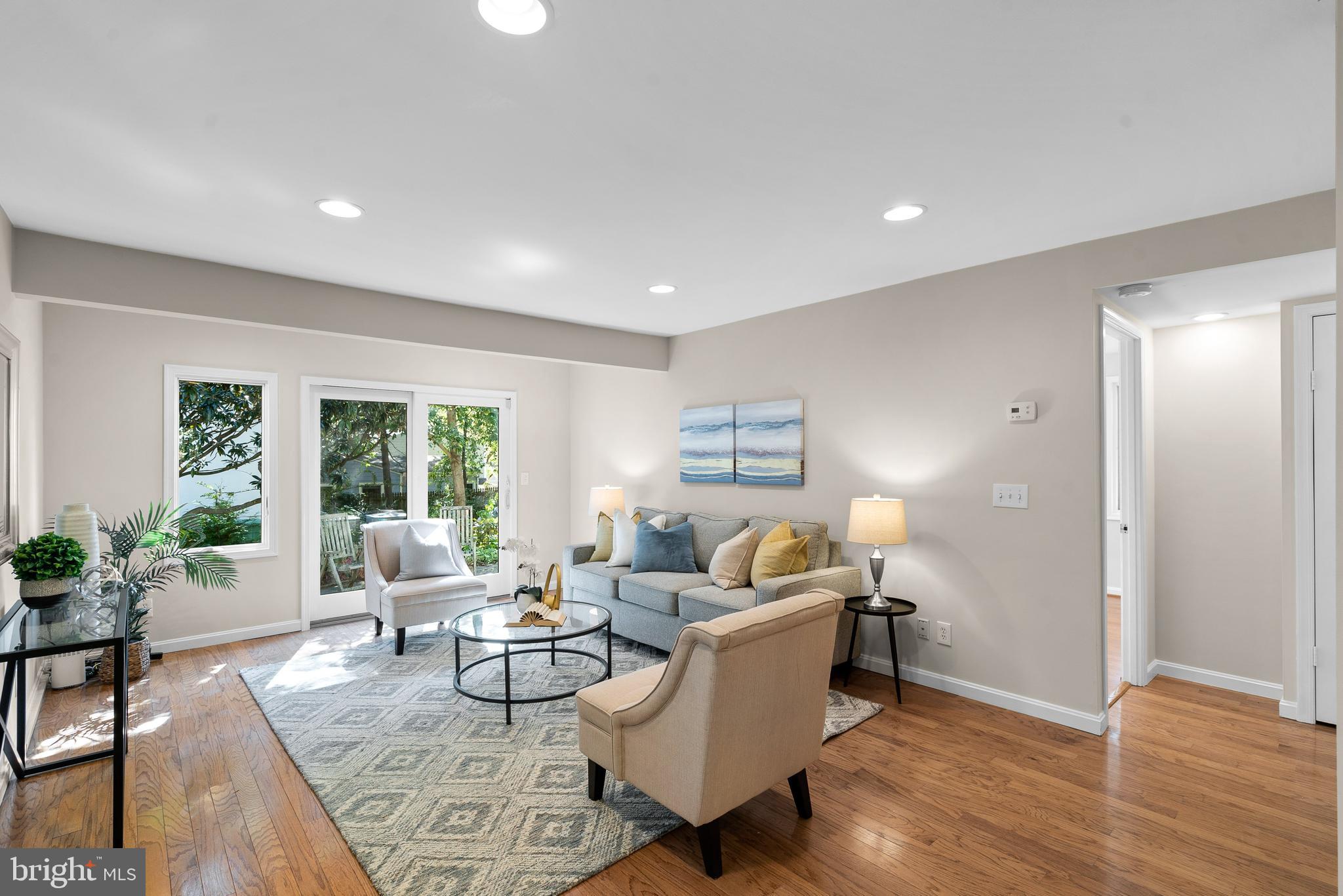 35 Ericsson Road Cabin John, MD 20818 - Photo 5 of 46 Living Room