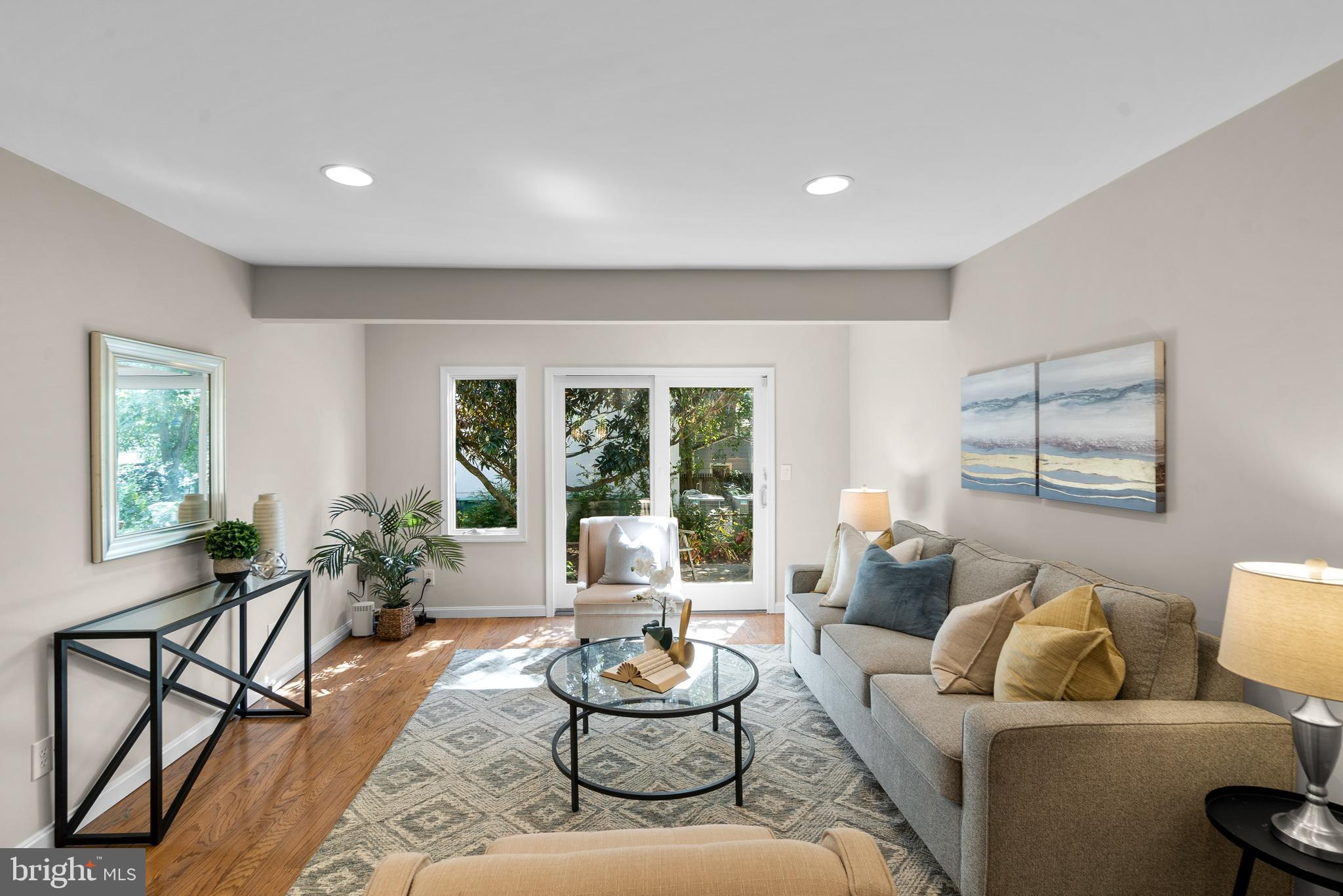 35 Ericsson Road Cabin John, MD 20818 - Photo 7 of 46 Living Room