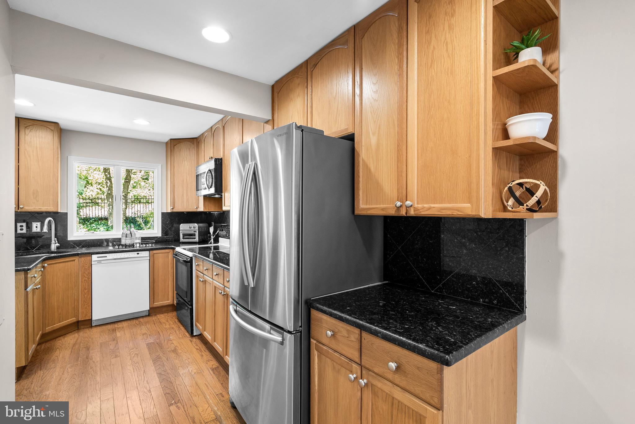 35 Ericsson Road Cabin John, MD 20818 - Photo 9 of 46 Kitchen