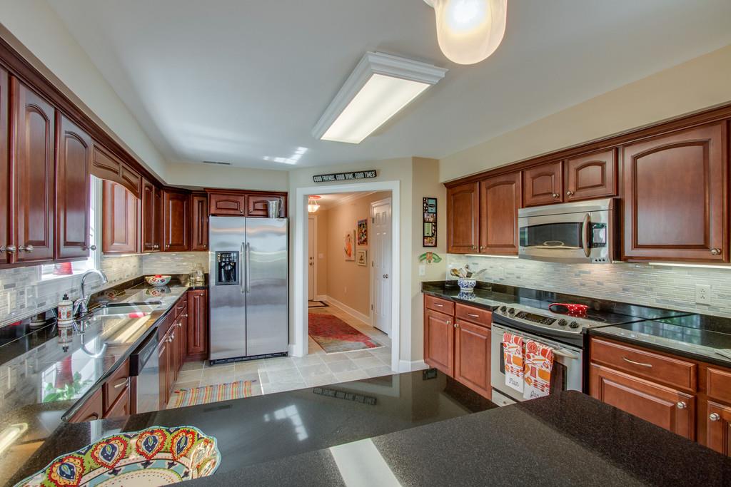 7100 Dale Ridge Road Lancaster, TN 38569 - Photo 10 of 29 This Designer added a pristine tile backsplash!
