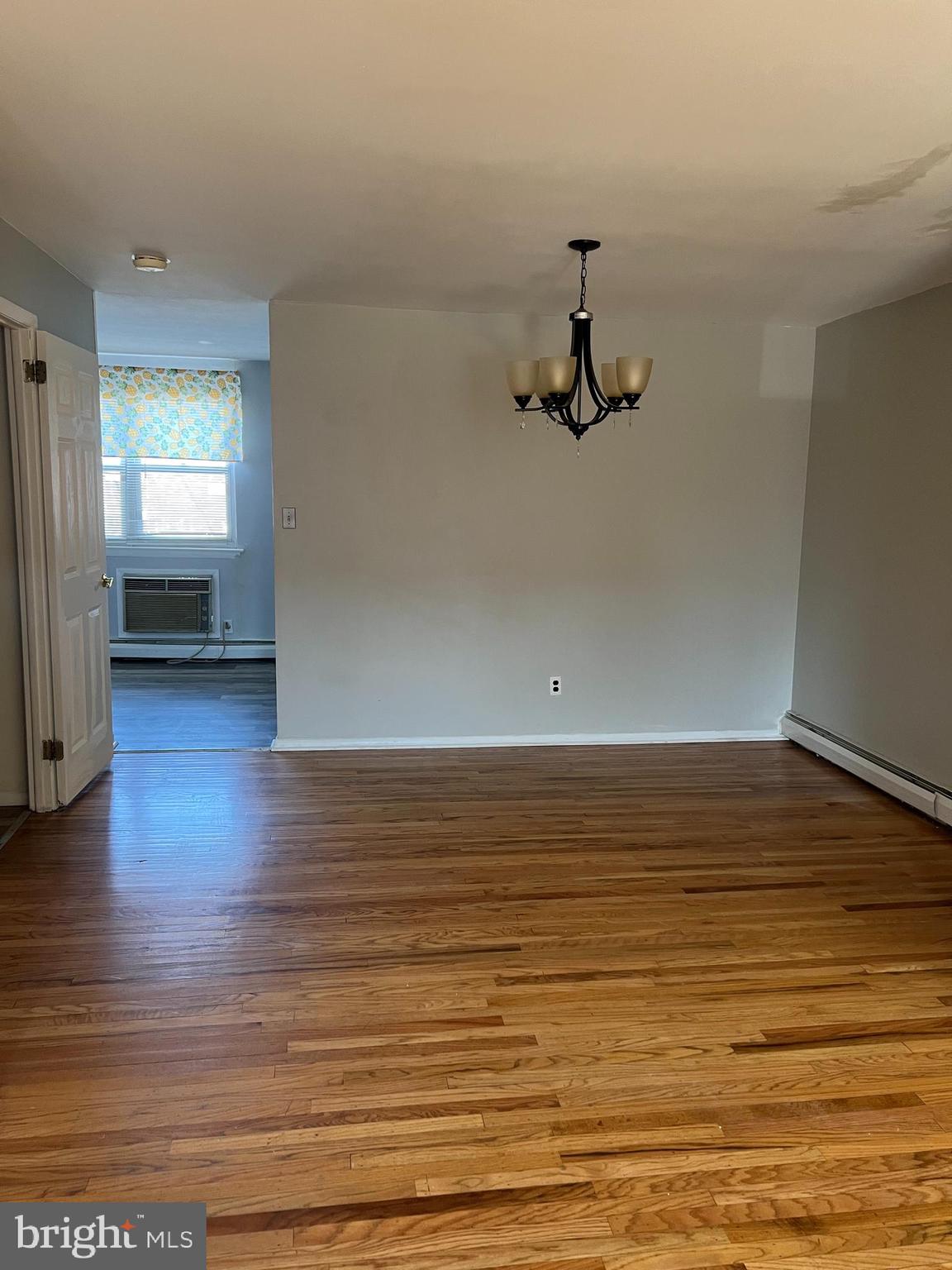 12008 Covert Road Philadelphia, PA 19154 - Photo 3 of 12 Gallery Image 3