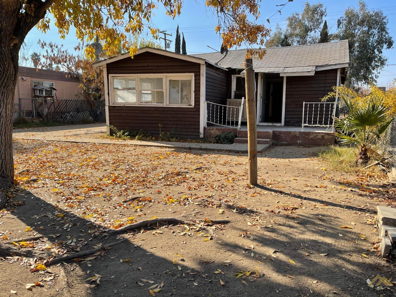 679 North Market Road Earlimart, CA 93219 - Photo 1 of 7 b7221a79-96c0-44bd-b0ce-aac78bdecb35