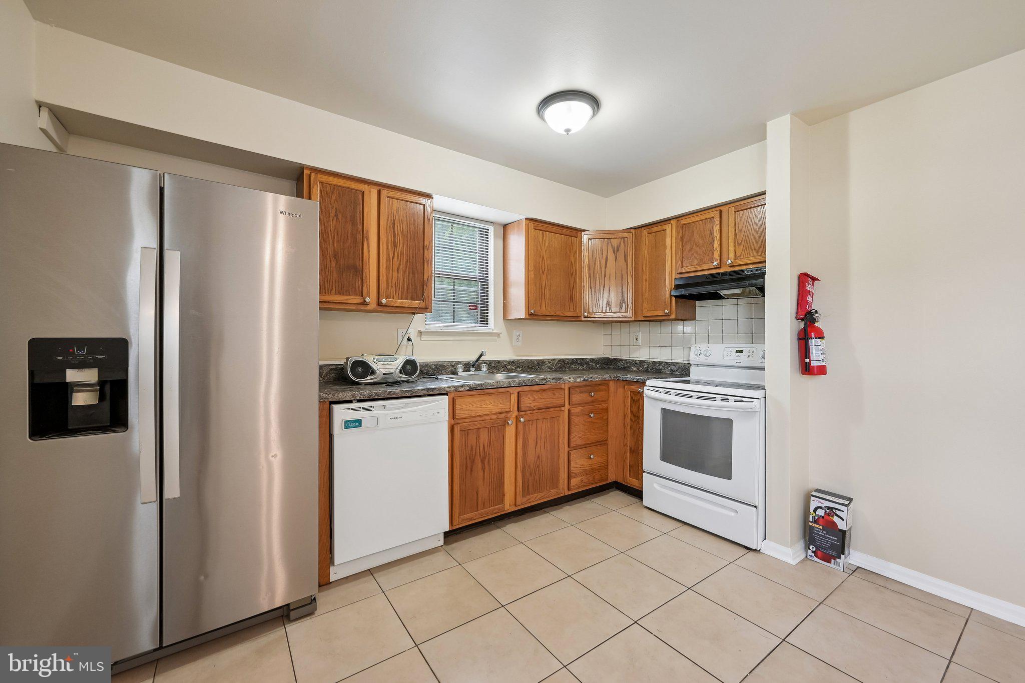 44 Hampshire Road Sicklerville, NJ 08081 - Photo 7 of 25 Gallery Image 7