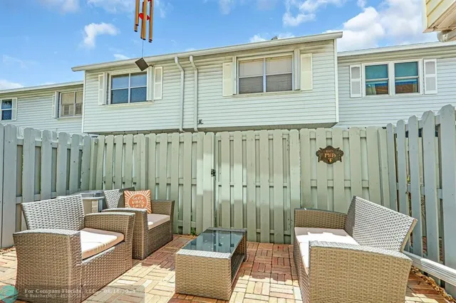 $428,000 | 1869 Northeast 15th Avenue, Unit 1869, Fort Lauderdale, FL 33305