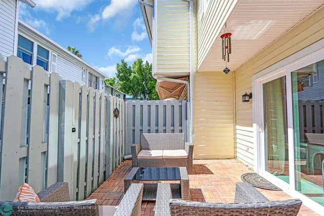 $428,000 | 1869 Northeast 15th Avenue, Unit 1869, Fort Lauderdale, FL 33305