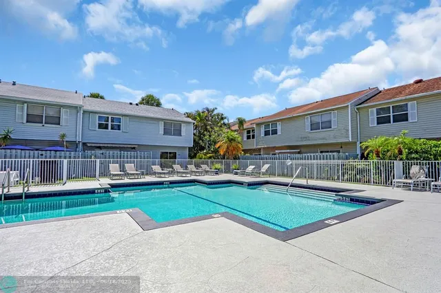 $428,000 | 1869 Northeast 15th Avenue, Unit 1869, Fort Lauderdale, FL 33305