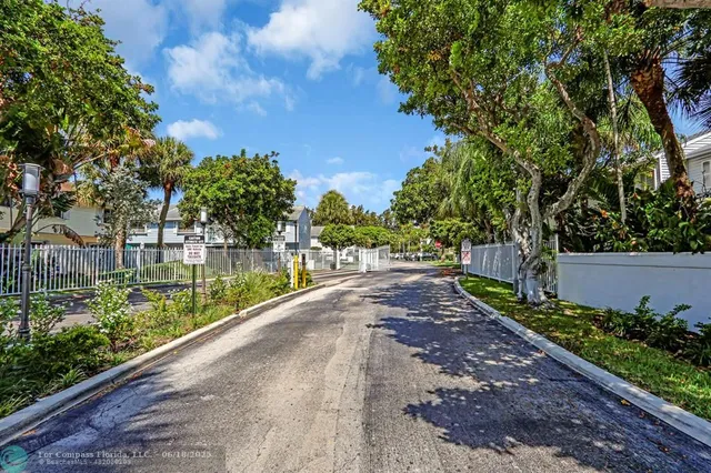 $428,000 | 1869 Northeast 15th Avenue, Unit 1869, Fort Lauderdale, FL 33305