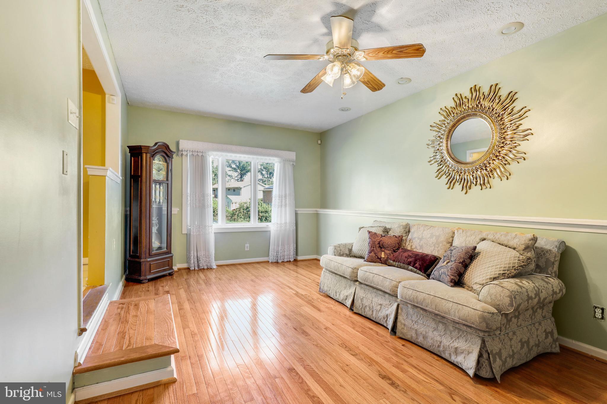 3207 Northmont Road Baltimore, MD 21244 - Photo 4 of 46 Formal Living Room
