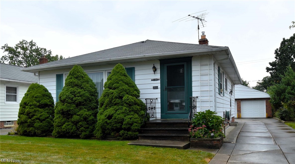 View of front of house featuring a front lawn and a garage