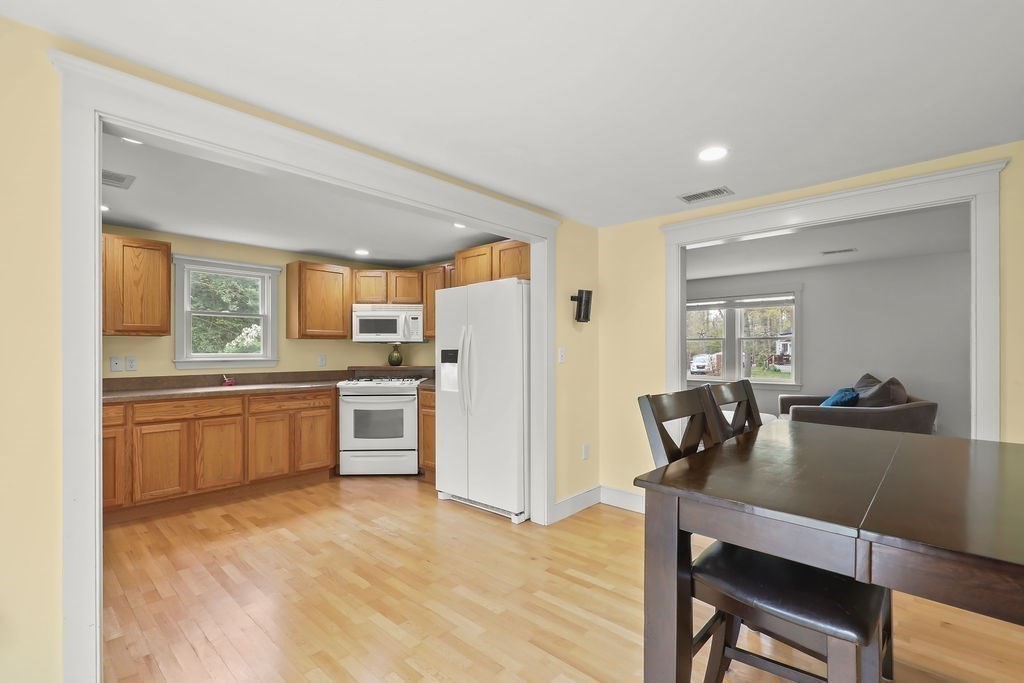 5 Deerfield Road Mashpee, MA 02649 - Photo 8 of 33 Gallery Image 8