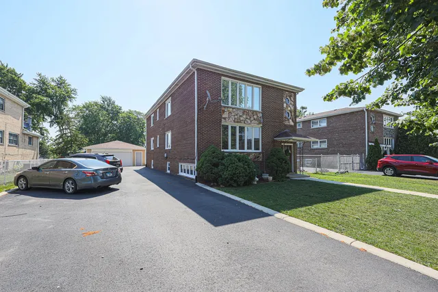 $660,000 | 7549 Banks Street, Justice, IL 60458