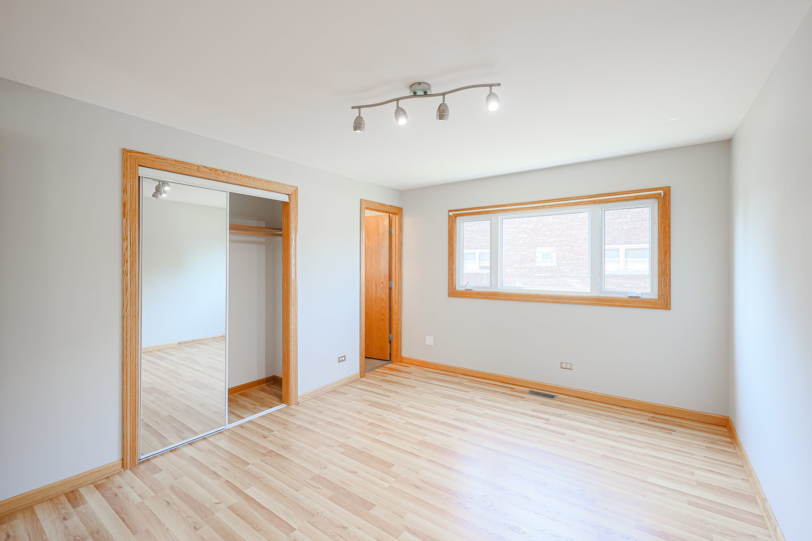 7549 Banks Street Justice, IL 60458 - Photo 11 of 82