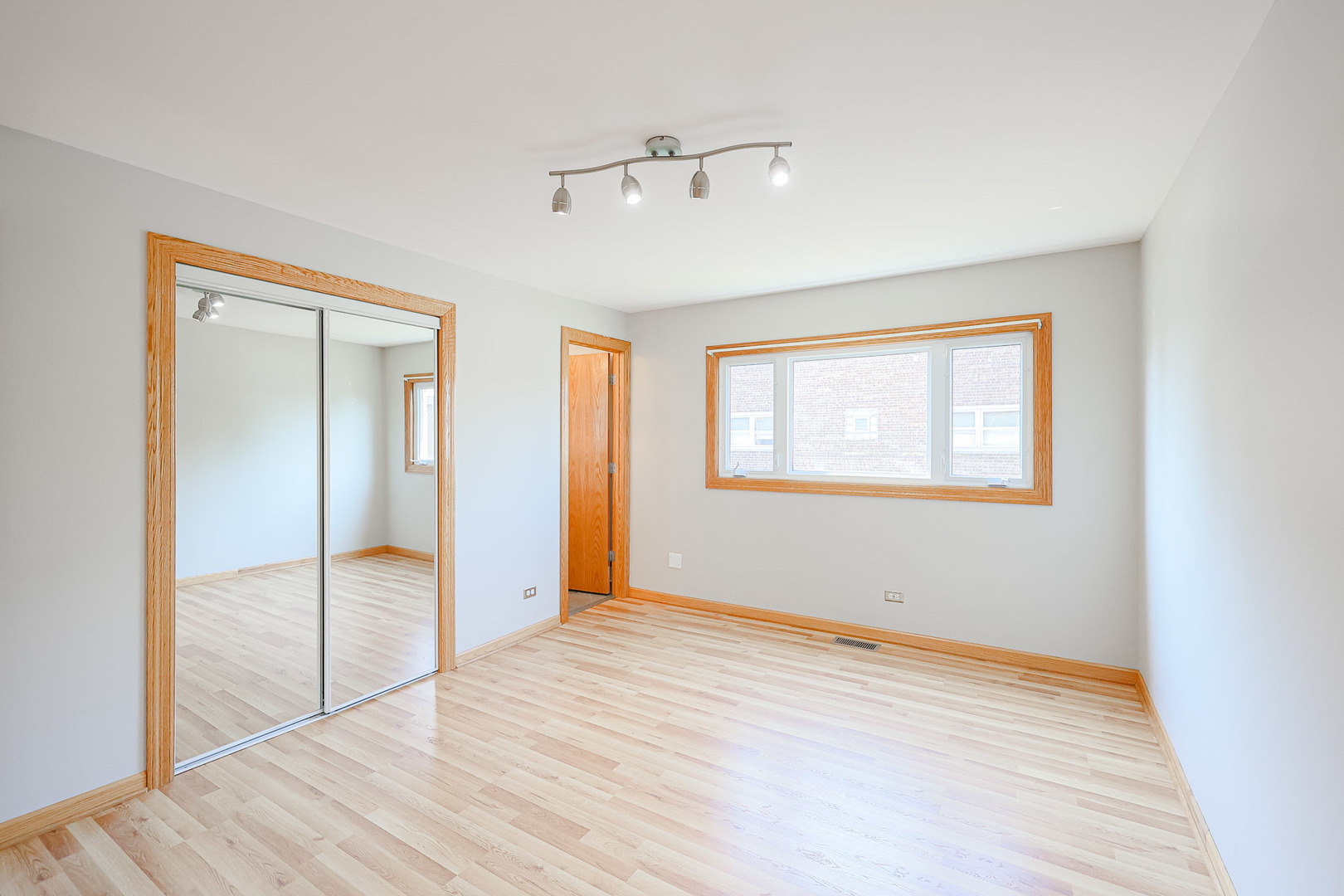 7549 Banks Street Justice, IL 60458 - Photo 12 of 82