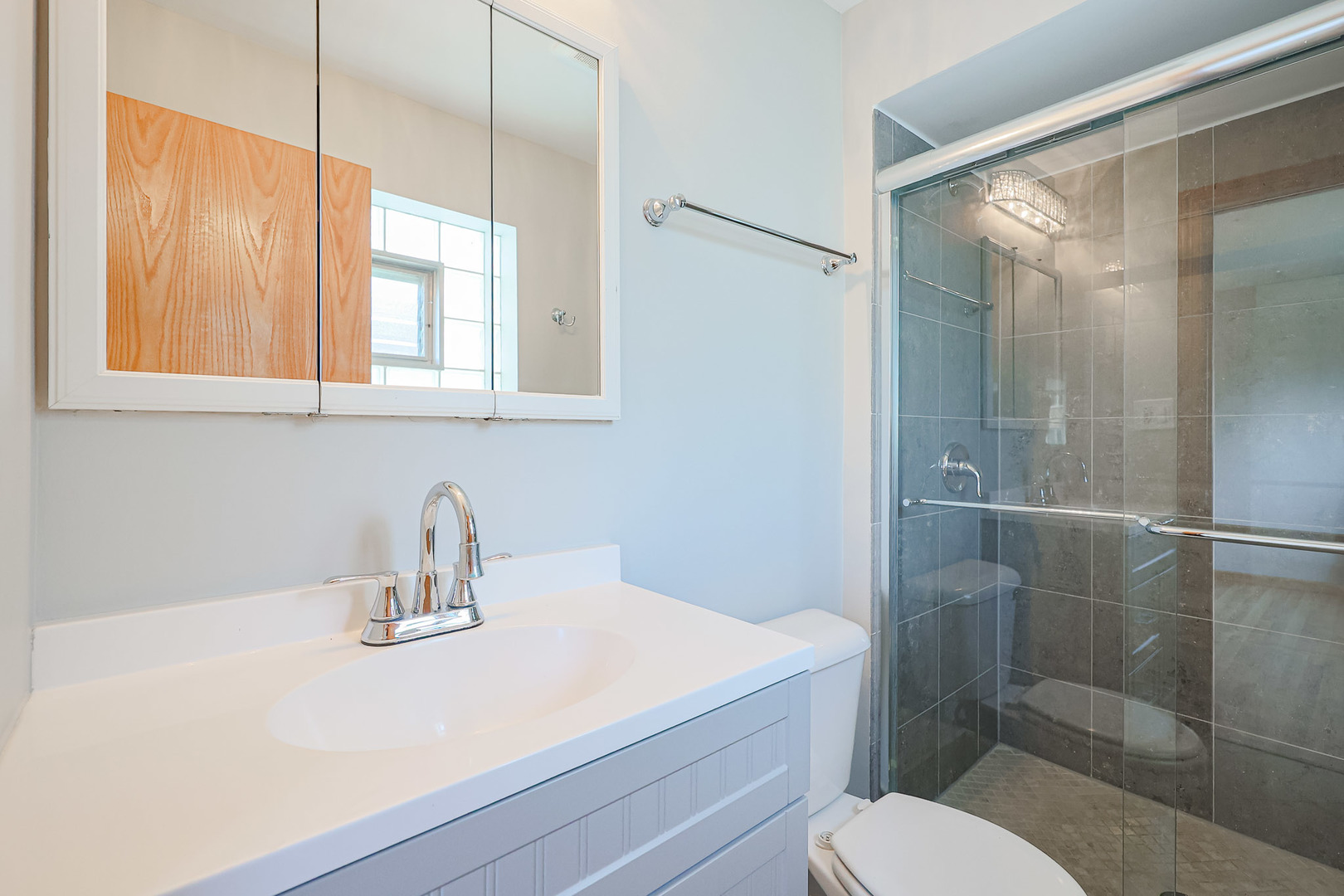 7549 Banks Street Justice, IL 60458 - Photo 15 of 82