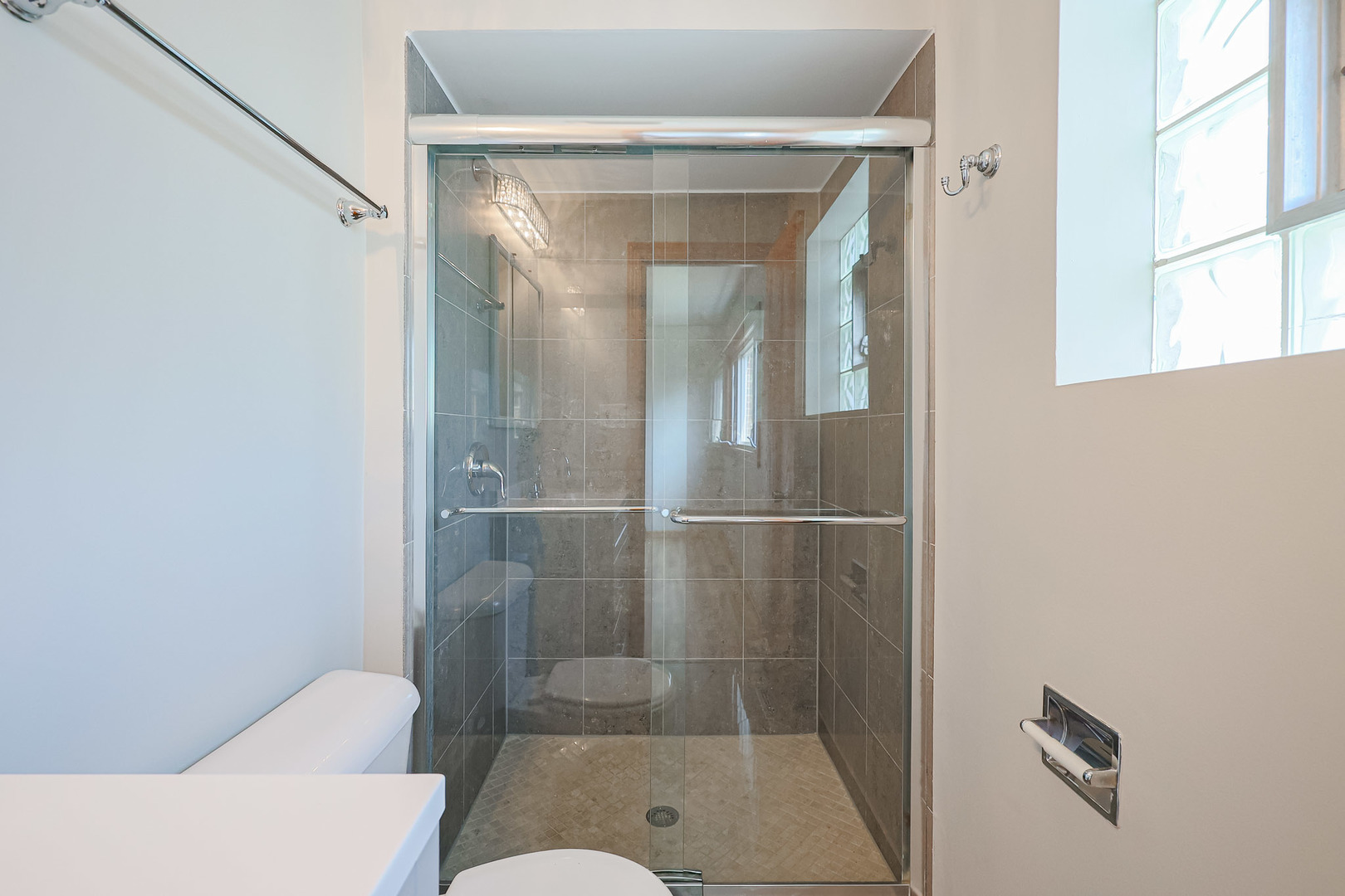 7549 Banks Street Justice, IL 60458 - Photo 16 of 82