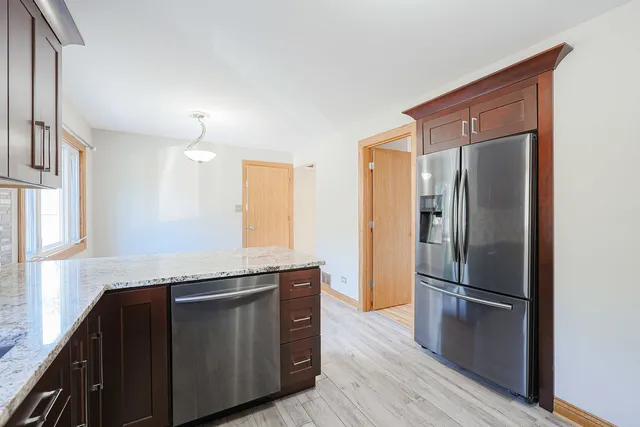 $660,000 | 7549 Banks Street, Justice, IL 60458