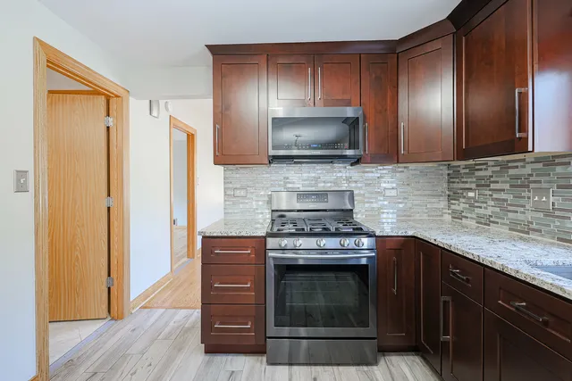 $660,000 | 7549 Banks Street, Justice, IL 60458