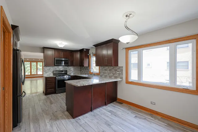 $660,000 | 7549 Banks Street, Justice, IL 60458