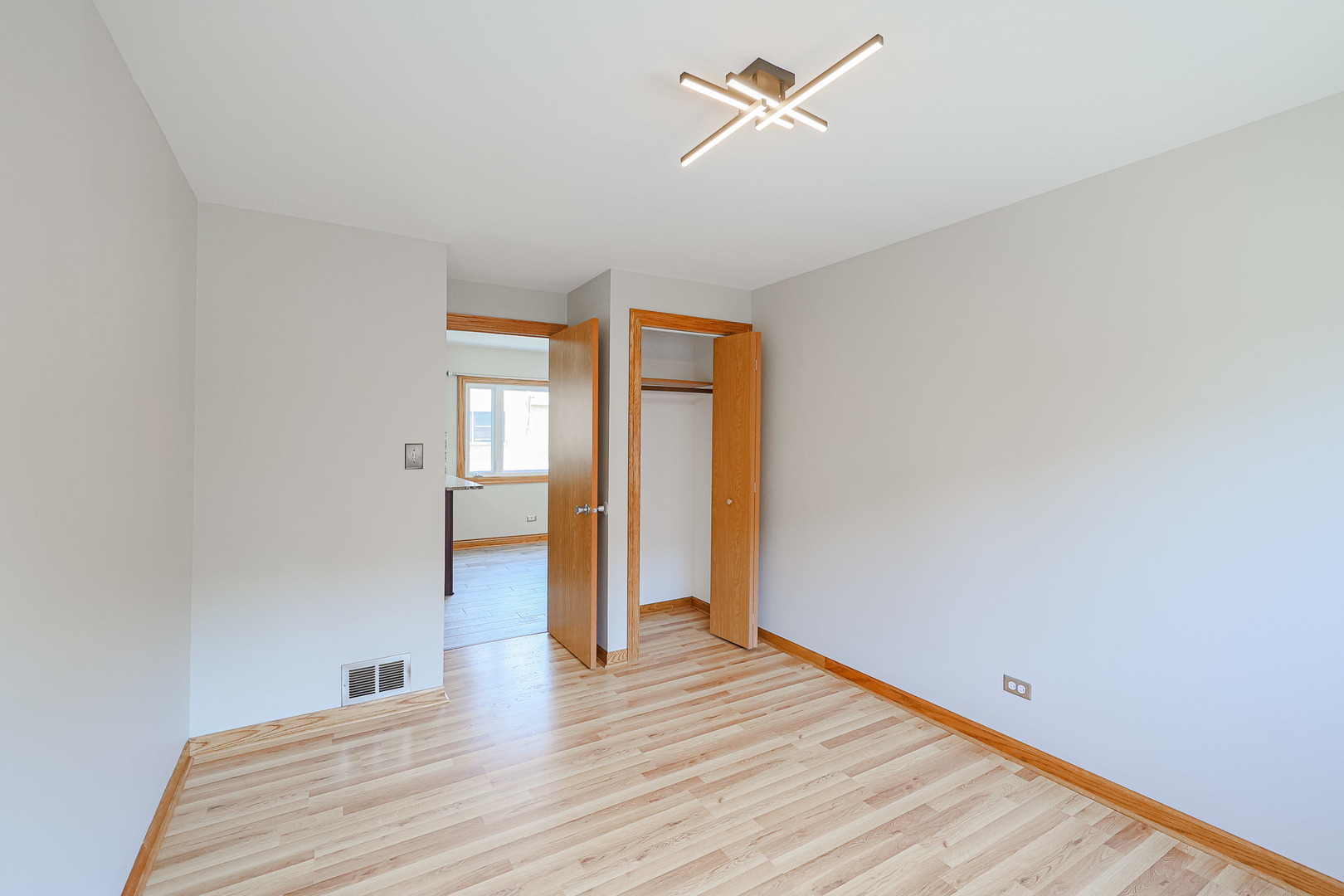 7549 Banks Street Justice, IL 60458 - Photo 31 of 82