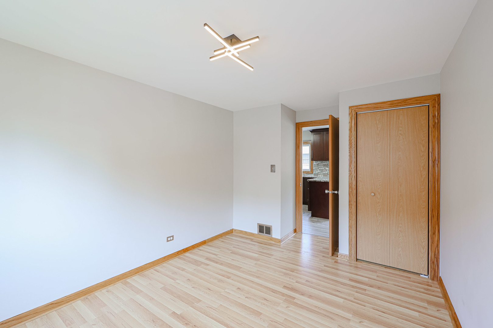 7549 Banks Street Justice, IL 60458 - Photo 33 of 82