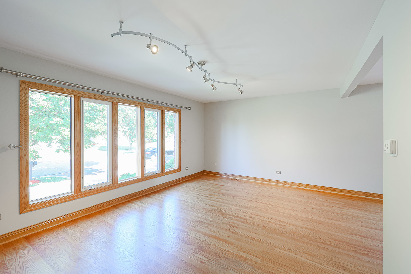 7549 Banks Street Justice, IL 60458 - Photo 4 of 82