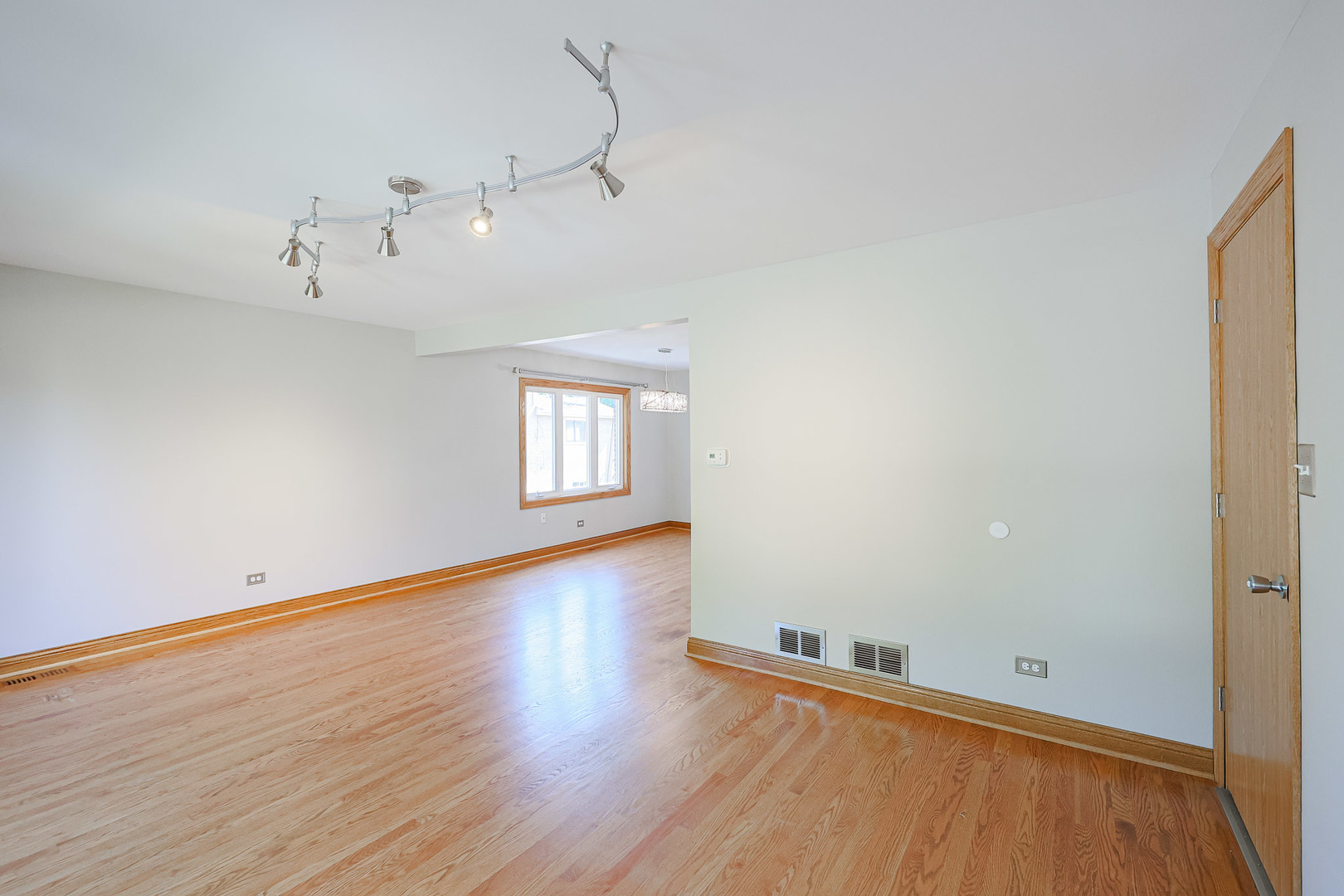 7549 Banks Street Justice, IL 60458 - Photo 5 of 82