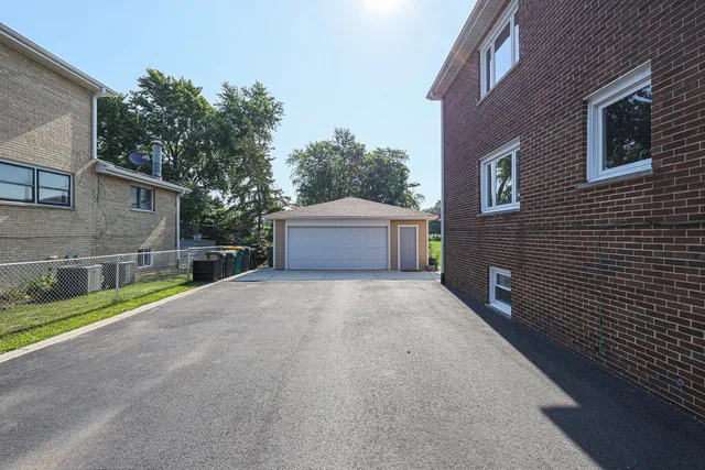 $660,000 | 7549 Banks Street, Justice, IL 60458