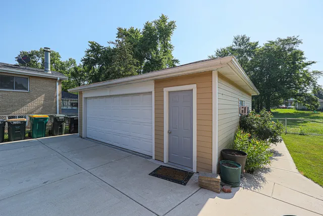 $660,000 | 7549 Banks Street, Justice, IL 60458