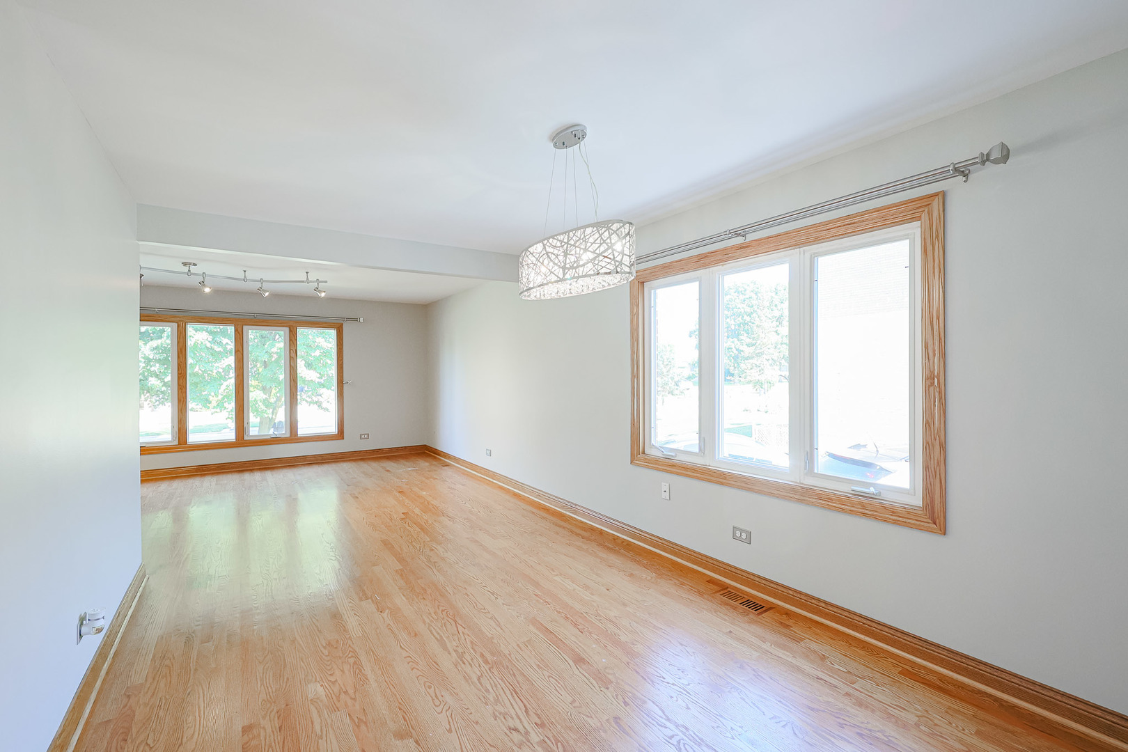 7549 Banks Street Justice, IL 60458 - Photo 8 of 82