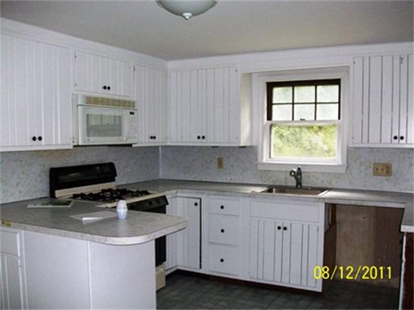 208 Whalom Road Lunenburg, MA 01462 - Photo 2 of 10