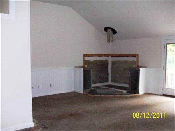 208 Whalom Road Lunenburg, MA 01462 - Photo 3 of 10