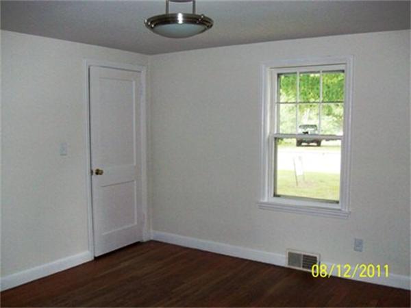 208 Whalom Road Lunenburg, MA 01462 - Photo 4 of 10