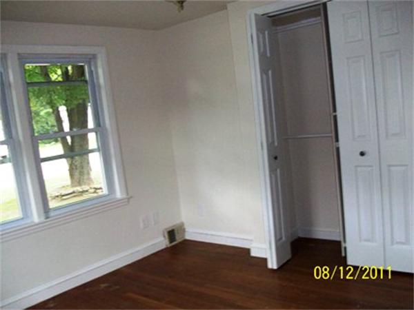 208 Whalom Road Lunenburg, MA 01462 - Photo 7 of 10
