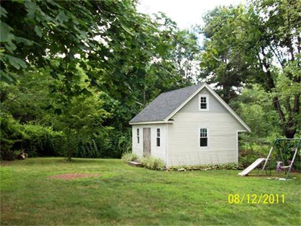 208 Whalom Road Lunenburg, MA 01462 - Photo 8 of 10