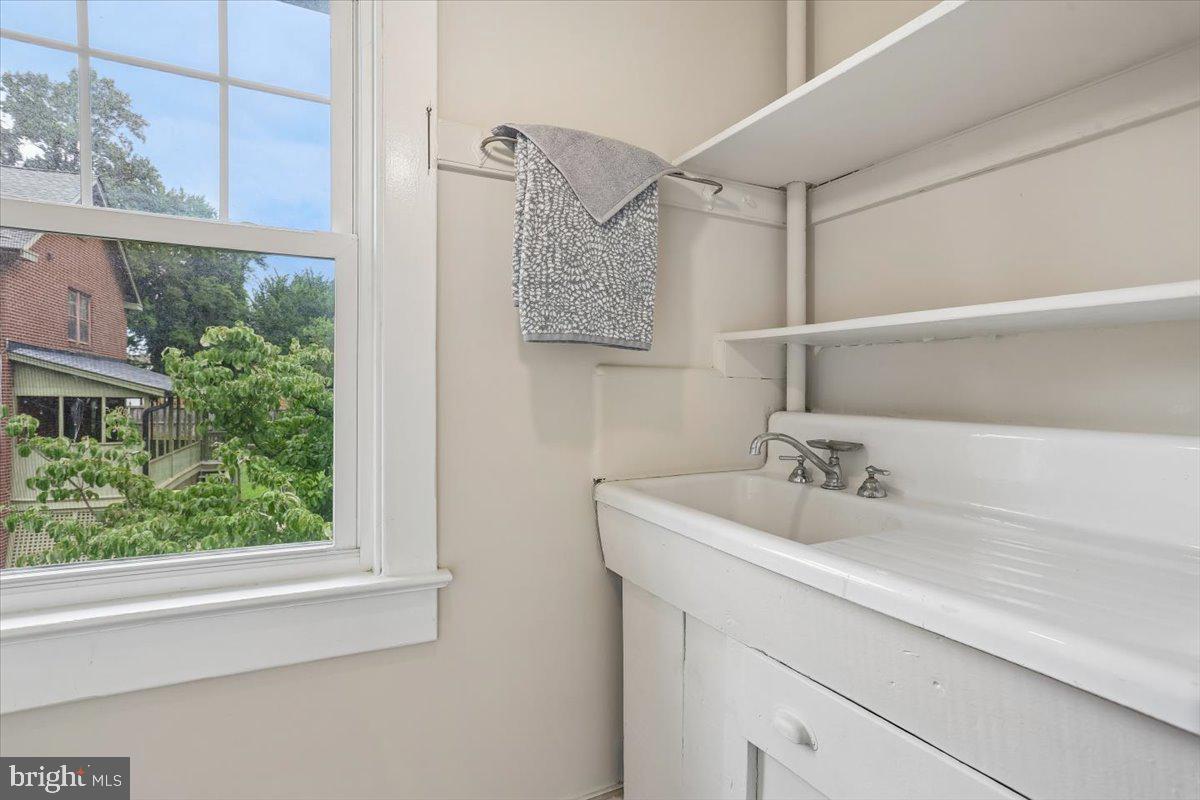 9501 Colesville Road Silver Spring, MD 20901 - Photo 47 of 71 Closet w/sink