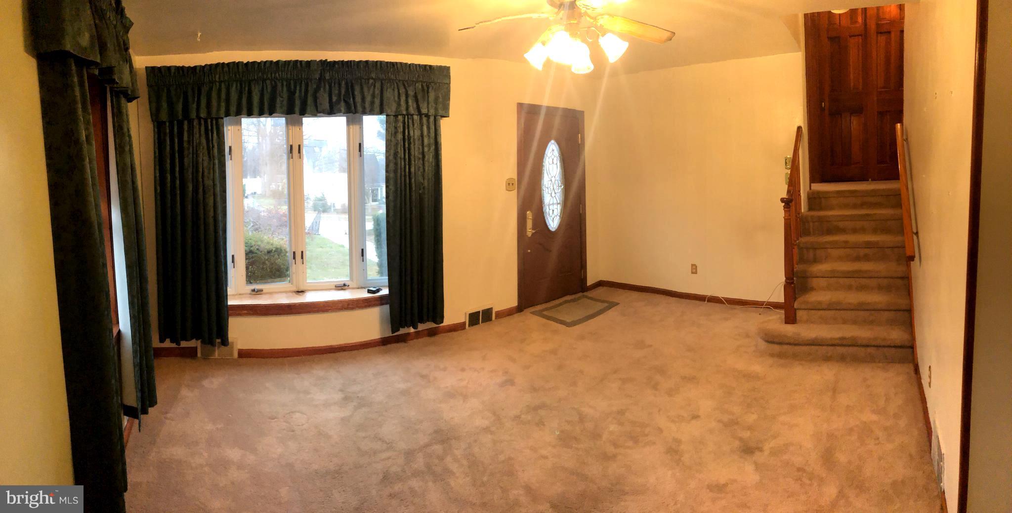 8606 Old Line Road Philadelphia, PA 19128 - Photo 5 of 14 Living Room