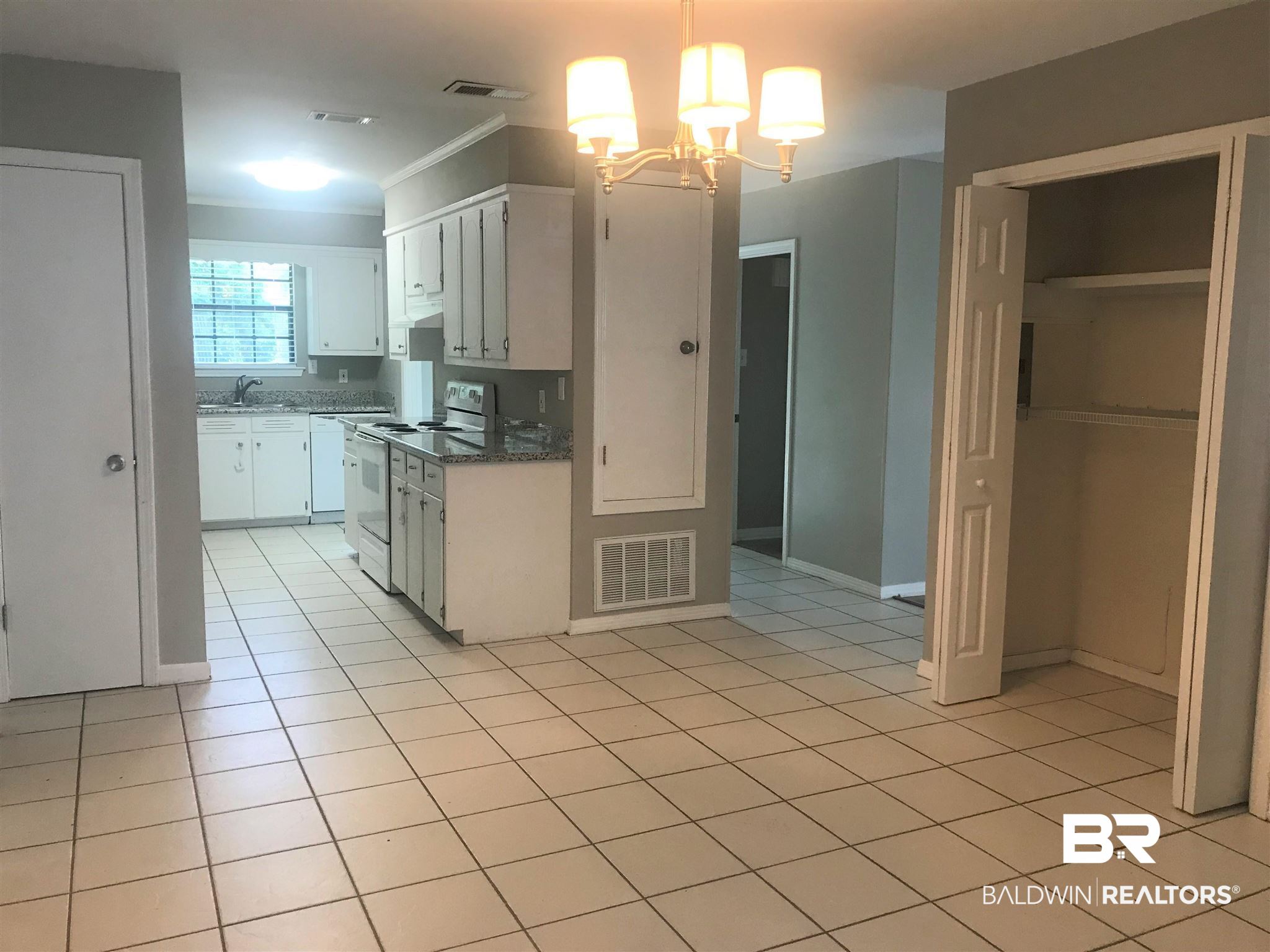 134 Montclair Loop Daphne, AL 36526 - Photo 2 of 5 Kitchen/Dining combo