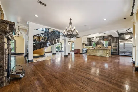 $1,699,000 | 4601 Birch Street, Bellaire, TX 77401