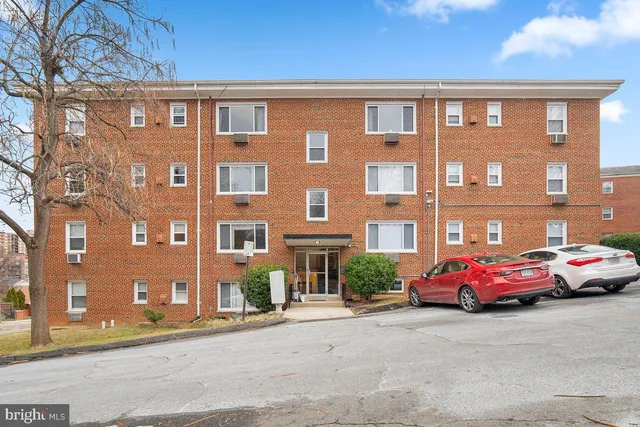 $2,000 | 945 North Barton Street, Unit 204, Arlington, VA 22201