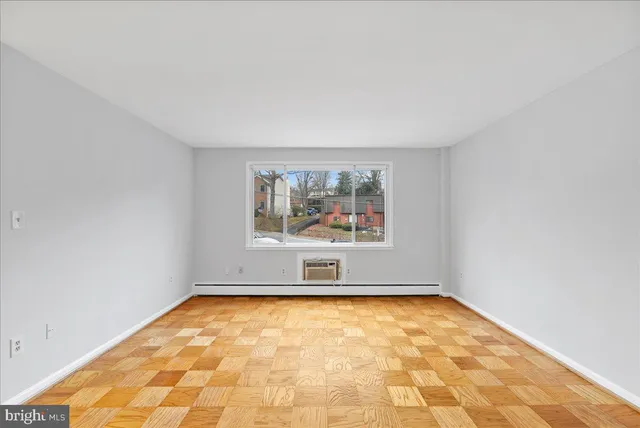 $2,000 | 945 North Barton Street, Unit 204, Arlington, VA 22201