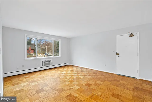 $2,000 | 945 North Barton Street, Unit 204, Arlington, VA 22201