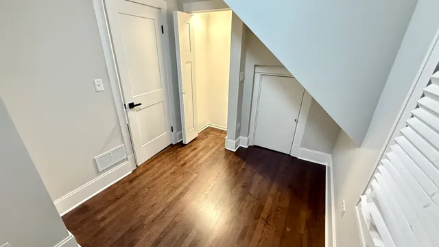 $1,960 | 5942 West Eastwood Avenue, Unit 2, Chicago, IL 60630