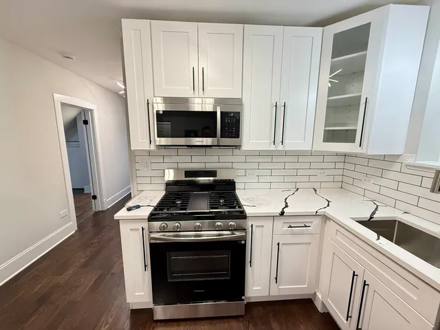 $1,960 | 5942 West Eastwood Avenue, Unit 2, Chicago, IL 60630