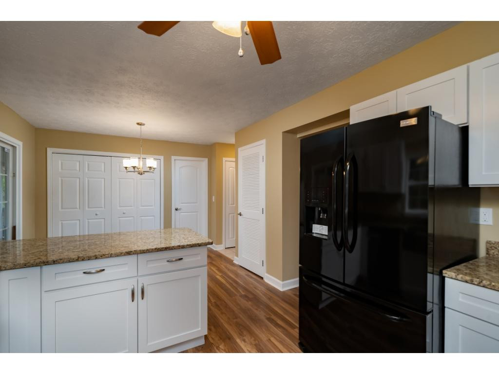 1979 Sink Valley Road Butler, TN 37640 - Photo 26 of 36 Kitchen