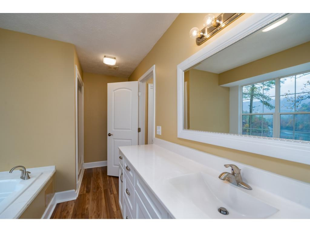 1979 Sink Valley Road Butler, TN 37640 - Photo 30 of 36 Master Bath